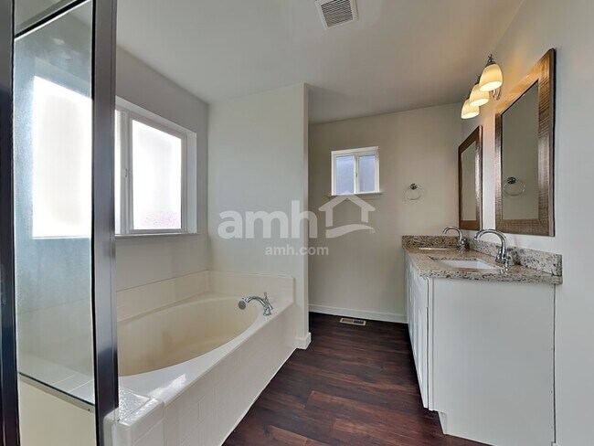 Building Photo - 10032 Terra Court Southeast