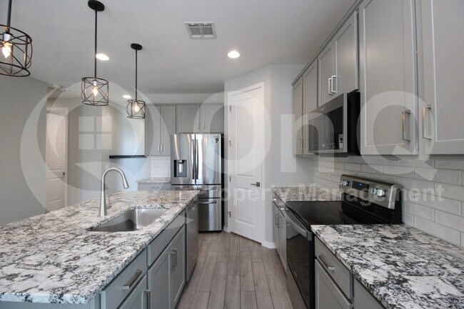 Building Photo - 35733 W Santa Monica Ave