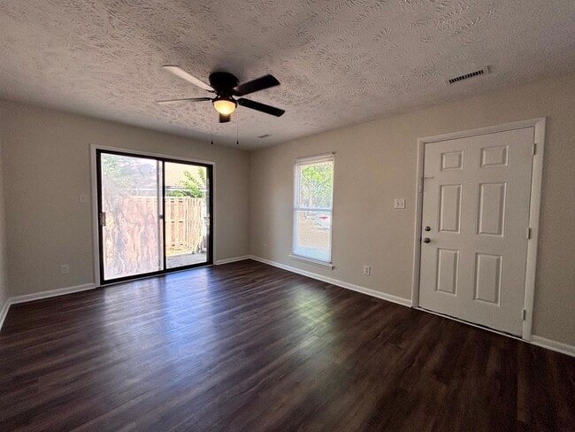 Building Photo - 1003 Madiera Ct