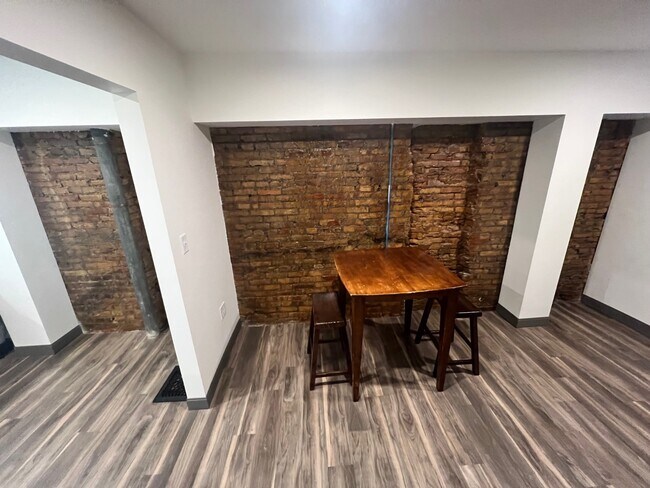 Building Photo - 480 S Salina St