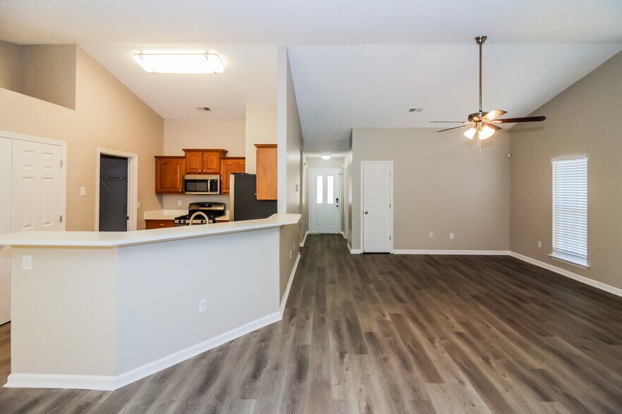 Building Photo - 8153 Green Valley Cove