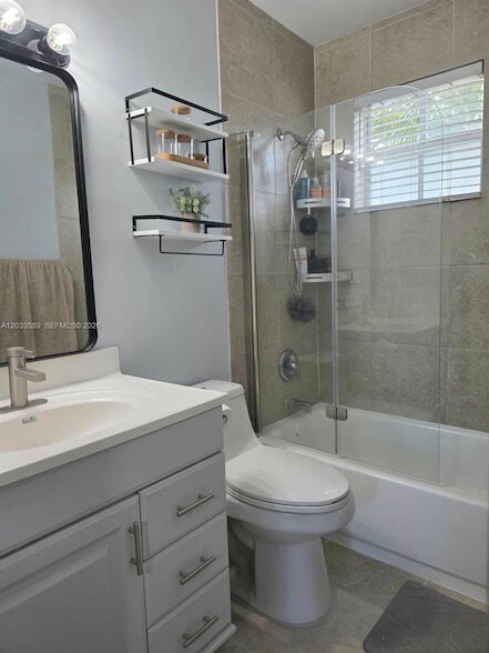 Building Photo - 301 SW 86th Ave
