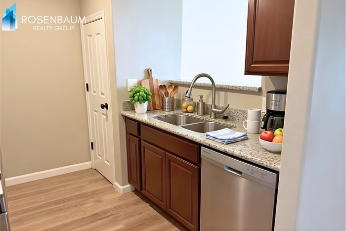 Building Photo - 3133 N Yavapai Rd E