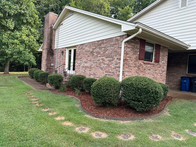 Building Photo - 275 Woodcastle Dr