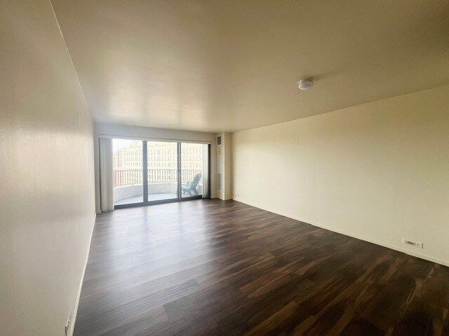Building Photo - 2020 N Lincoln Park W