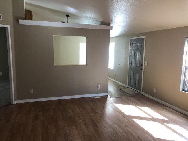 Building Photo - 167 W Rose St