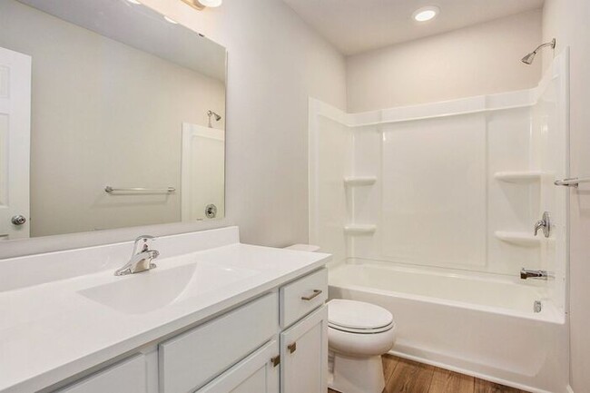 Building Photo - 3520 Welden Dr SW