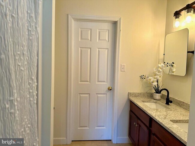 Building Photo - 207 Springmont Dr