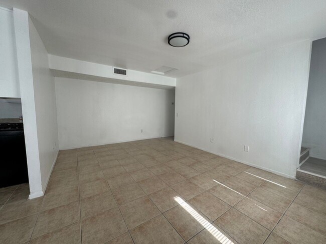 Building Photo - MeadSt221-223