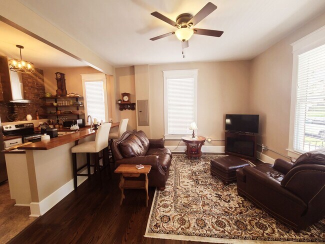 Building Photo - Furnished Lower Town Cottage in Lower Town...