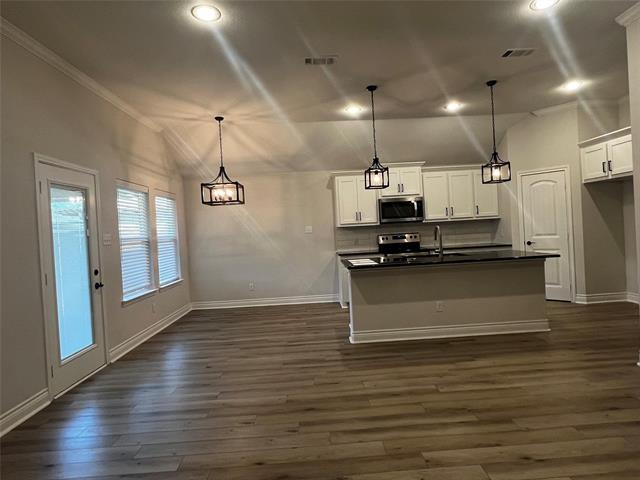 Building Photo - 903 Hardaway Ln