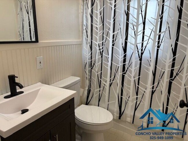 Building Photo - 2411 W Beauregard Ave