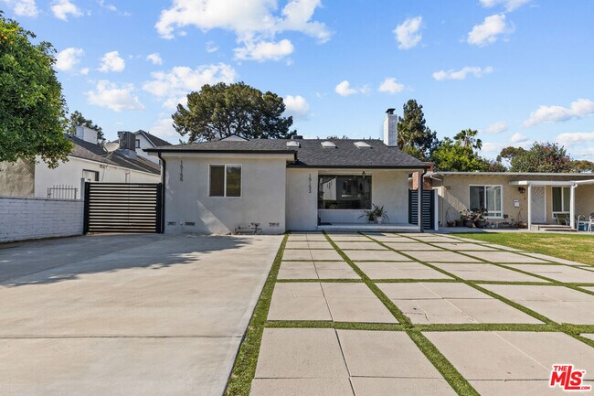 Building Photo - 15153 La Maida St