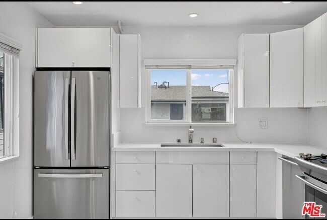 Building Photo - 119 Paloma Ave