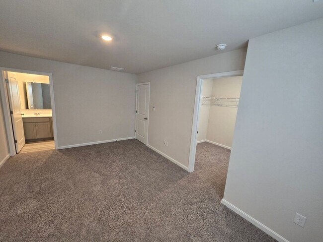 Building Photo - BRAND NEW 3 BEDROOM TOWNHOUSE IN PRINCE GEORGE