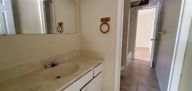 Building Photo - 12900 Walden Rd