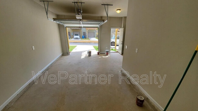 Building Photo - 1055 Bayrose Cir