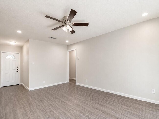 Building Photo - 412 Craddock Ave