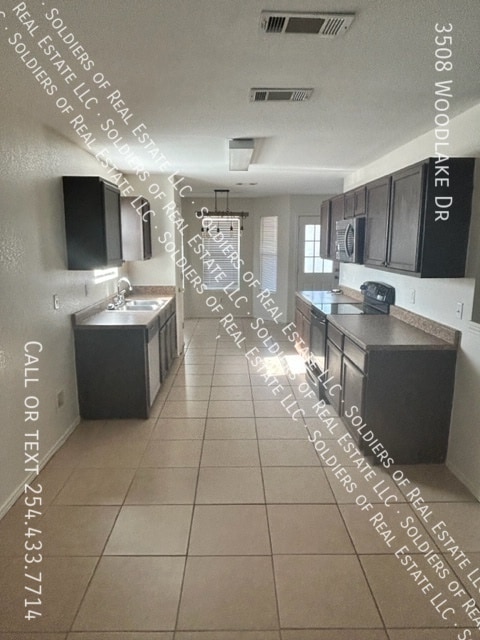 Building Photo - 3508 Woodlake Dr