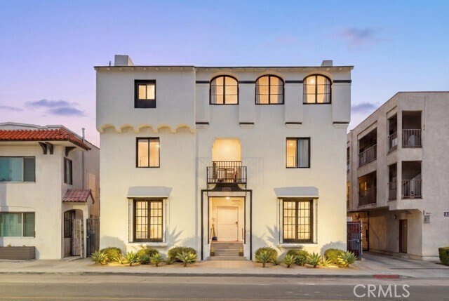 Building Photo - 1827 E 4th St