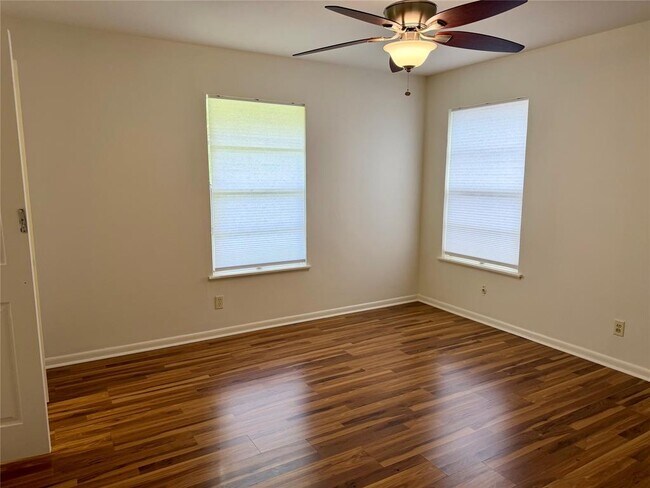 Building Photo - 5510 Delwood Dr