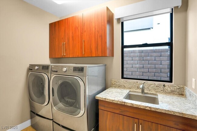 Building Photo - 32 Hunting Horn Dr