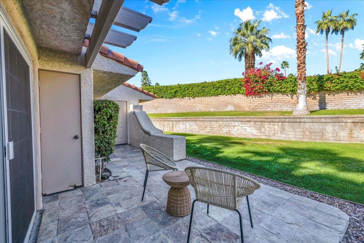 Building Photo - 2701 E Mesquite Ave