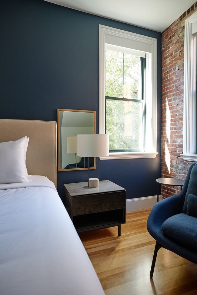 Building Photo - 205 Newbury St