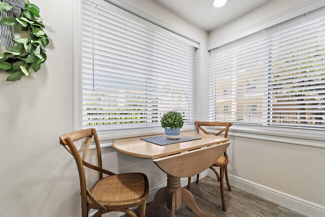 Building Photo - 275 Palm Ave