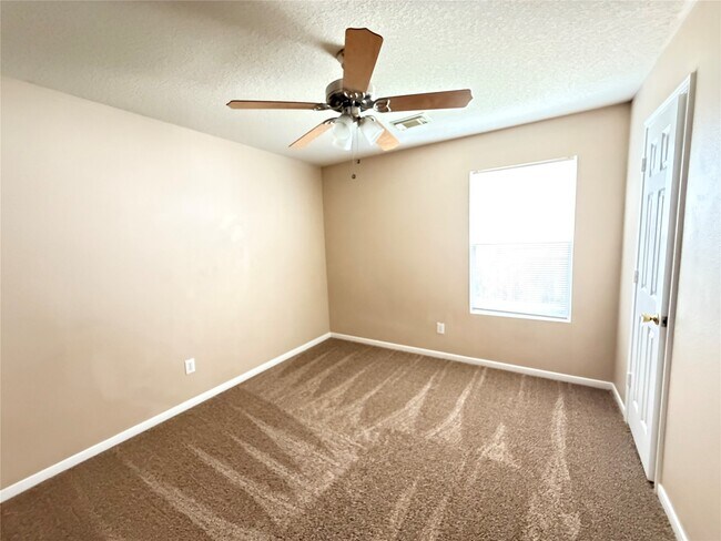 Building Photo - 15423 Fir Woods Ln