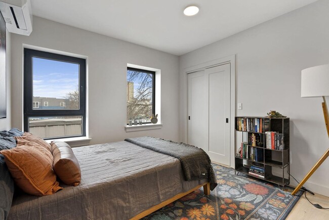Building Photo - Fully Furnished 2BR condo for rent
