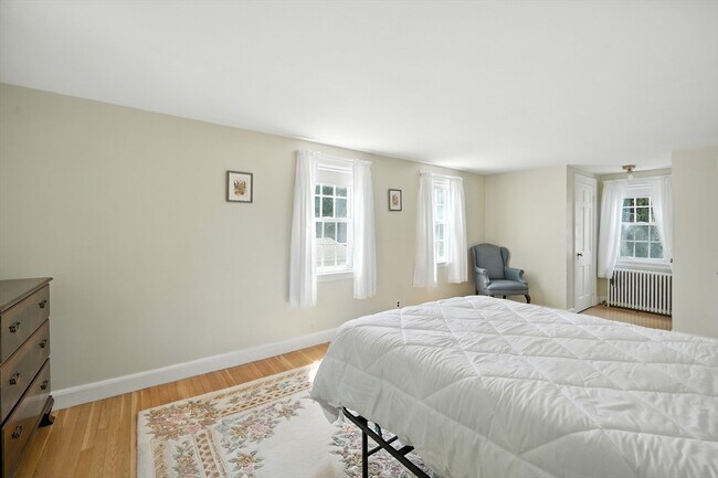 Building Photo - 40 Fairway Dr