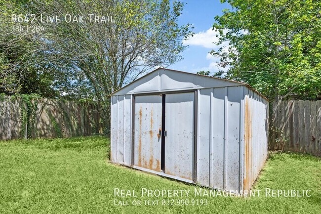 Building Photo - 9642 Live Oak Trail