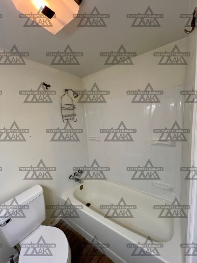 Building Photo - Noble St 1526-