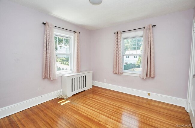 Building Photo - 14 Redbrook Rd