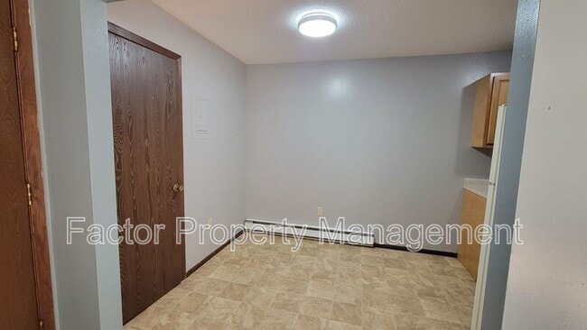 Building Photo - 418 Allan Ave