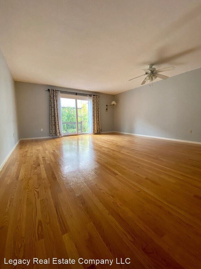 Building Photo - 2 br, 1.5 bath House - 4 Smithfield Road #10