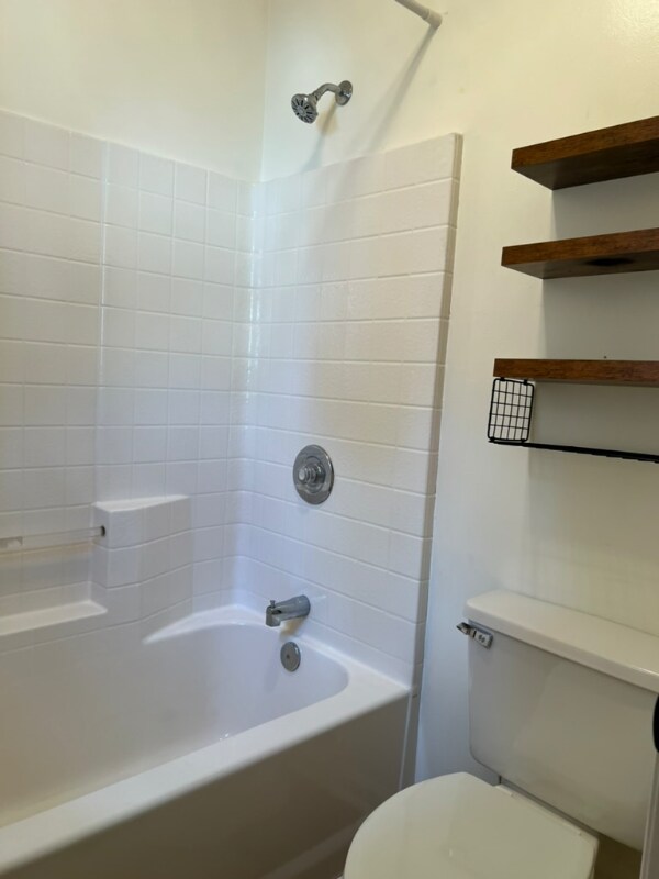 Building Photo - 916 Country Club Dr
