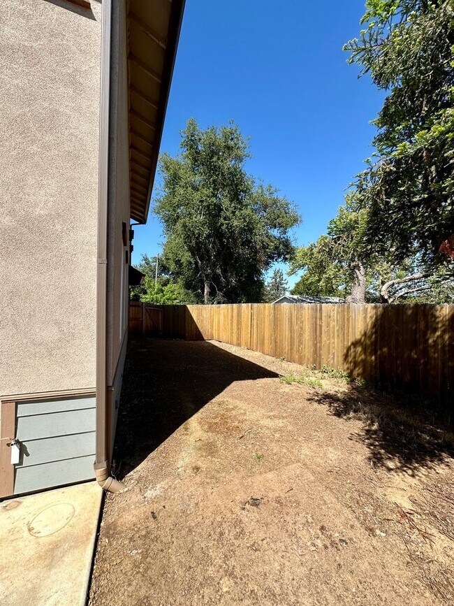 Building Photo - 1154 Galeria Cir
