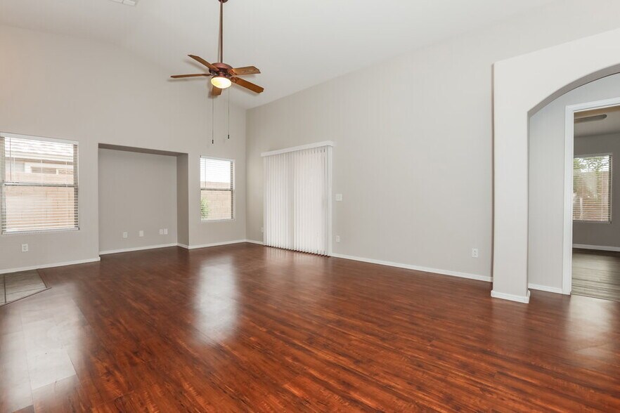 Building Photo - 3801 S Joshua Tree Ln