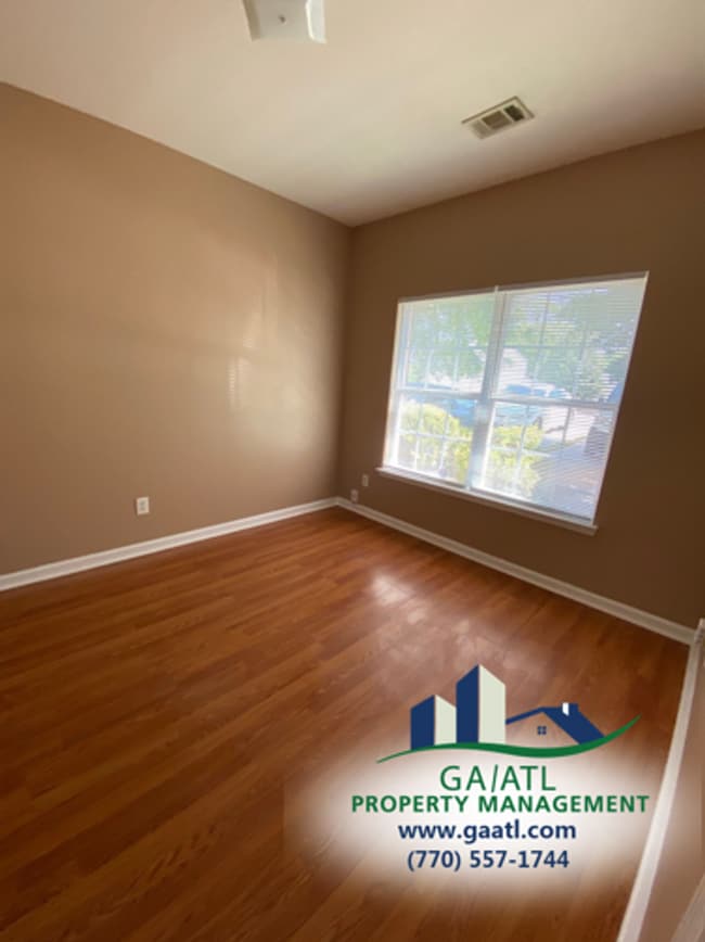 Building Photo - Spacious 3-bedroom townhouse in Riverdale