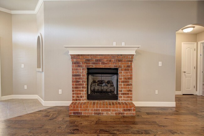 Building Photo - Spacious 4-Bedroom Home with Modern Upgrad...