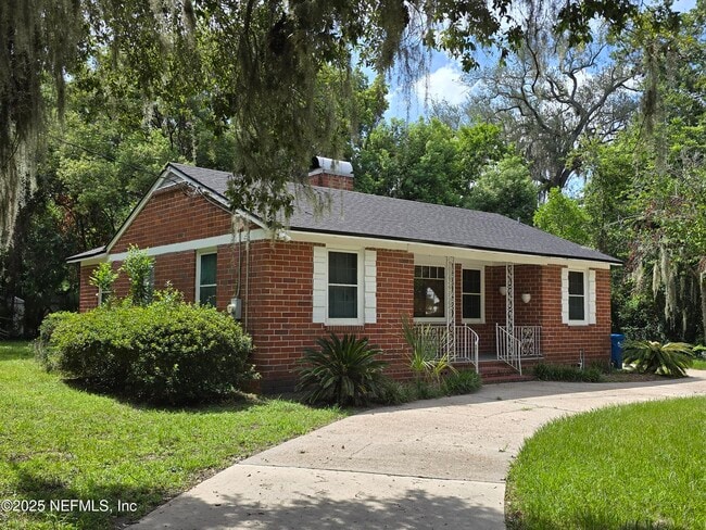 Primary Photo - 5851 Clifton Ave