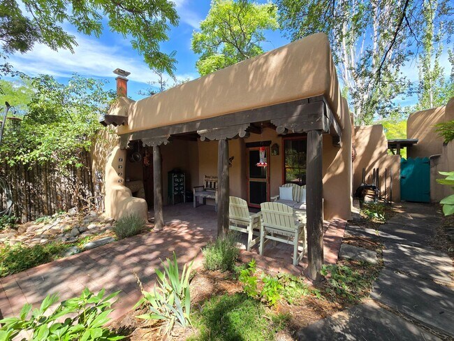 Building Photo - 770 Acequia Madre