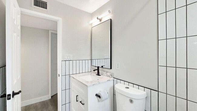 Building Photo - 1216 E Desert Park Ln