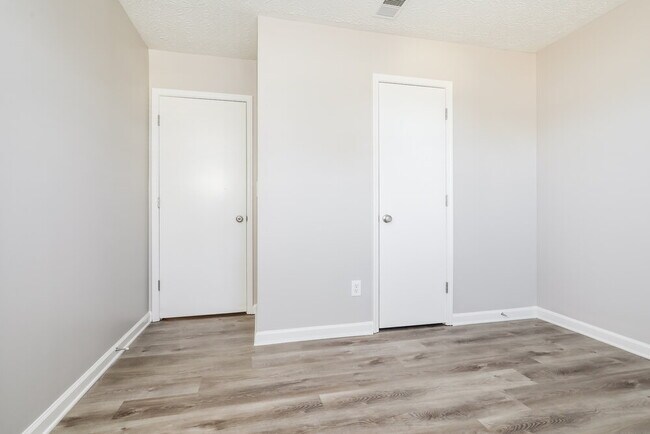 Building Photo - 692 Fair Harbor Dr