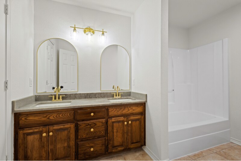 Building Photo - 170 N Meadowbrook Dr