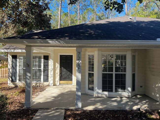 Building Photo - Newly renovated - Close to UF Health Shands, VA and Vet School!