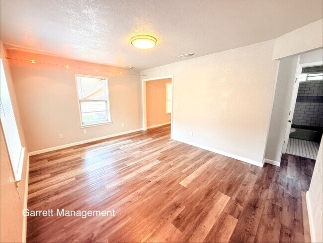 Building Photo - 403 Veterans Ave