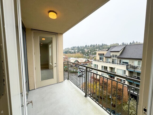 Building Photo - 2Bd/2Ba Mercer Island Condo